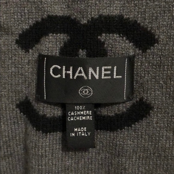CHANEL 100% CASHMERE SCARF WITH CC LOGO AND CLASSIC FLOWERS ❤️❣️ - Picture 5 of 10